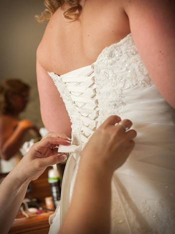 a picture of a lady in a wedding dress