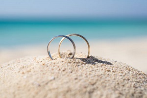 a picture of two rings on a beach